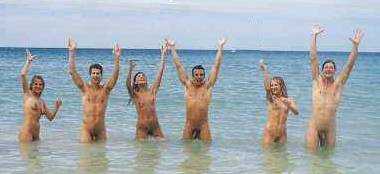 FKK-Freunde im Wasser